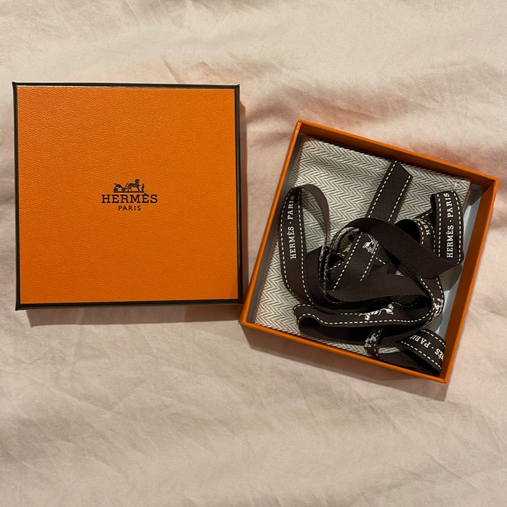Hermes earrings box